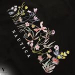 ⁦טי שירט כותנה לצעירות של NAUTICA T-53010SBNSP24-BLACK⁩ – תמונה ⁦5⁩