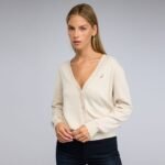 ⁦סריג לנשים עם כפתורים של NAUTICA 54006SBNFA24-CREAM⁩ – תמונה ⁦4⁩