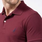 ⁦חולצת פולו מבד מנדף של NAUTICA K81001-BURGUNDY⁩ – תמונה ⁦3⁩