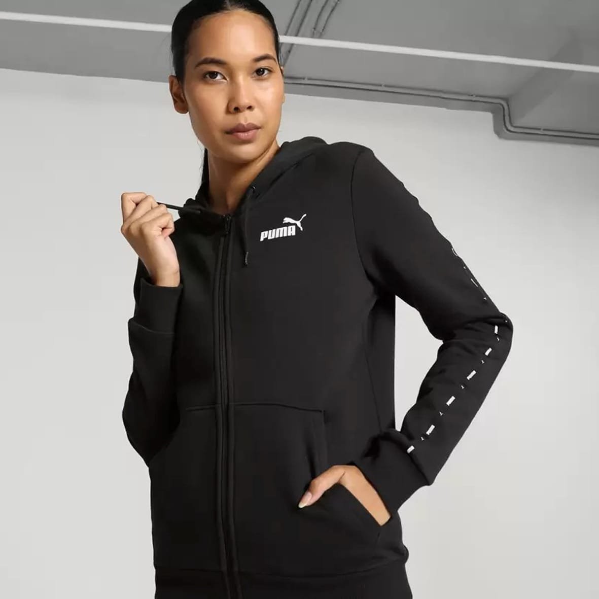 Puma-Essential-67599701.jpg קפוצ'ון הנשים עם רוכסן Puma Essential 67599701 – תמונה 1