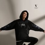 קפוצ’ון שחור מעוצב ROBERTO VINO