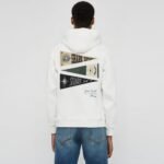 ⁦קפוצ’ון מעוצב לבן של SHARK SPORT⁩ – תמונה ⁦2⁩