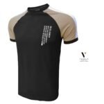 ⁦טי שירט שחור מעוצב של VOLTAJ⁩ – תמונה ⁦2⁩