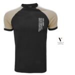 ⁦טי שירט שחור מעוצב של VOLTAJ⁩ – תמונה ⁦3⁩