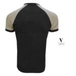 ⁦טי שירט שחור מעוצב של VOLTAJ⁩ – תמונה ⁦4⁩