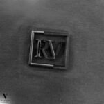 טי שירט אוברסייז שחור של ROBERTO VINO – תמונה 4