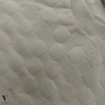 ⁦טי שירט מעוצב מבד סריג של CLOSER⁩ – תמונה ⁦4⁩