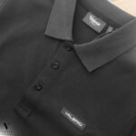 ⁦פולו קצר שחור מבד סריג של VALERIO⁩ – תמונה ⁦3⁩