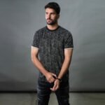 טי-שירט שחור מבד סריג של VALERIO