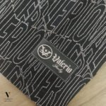 ⁦טי-שירט שחור מבד סריג של VALERIO⁩ – תמונה ⁦6⁩