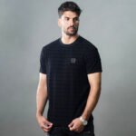 טי-שירט שחור מעוצבת מבד סריג של VALERIO