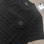 ⁦טי-שירט שחור מעוצבת מבד סריג של VALERIO⁩ – תמונה ⁦4⁩