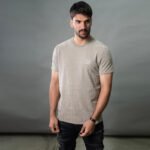 ⁦טי-שירט מעוצבת מבד סריג של VALERIO⁩ – תמונה ⁦2⁩