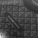 טי שירט שחור מעוצב של CLOSER – תמונה 4