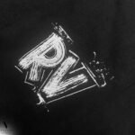 ⁦טי שירט שחור עיצוב מודפס של ROBERTO VINO⁩ – תמונה ⁦7⁩