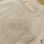 ⁦טי שירט ביג מעוצב ריקמה של ROBERTO VINO⁩ – תמונה ⁦8⁩