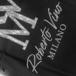 ⁦טי שירט שחור עיצוב ריקמה של ROBERTO VINO⁩ – תמונה ⁦10⁩