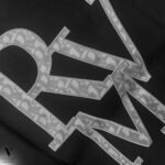 ⁦טי שירט שחור עיצוב ריקמה של ROBERTO VINO⁩ – תמונה ⁦9⁩