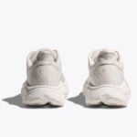 ⁦נעלי לבן ספורט לנשים HOKA CLIFTON WIDE 10⁩ – תמונה ⁦5⁩