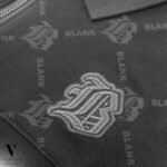 ⁦פולו קצר מעוצב שחור לגברים של BLANK⁩ – תמונה ⁦7⁩