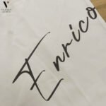 ⁦טי-שרט ביג עיצוב מודפס של ENRICO ROSSI⁩ – תמונה ⁦8⁩