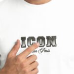 ⁦טי-שרט מעוצב לבן של ICON PARIS⁩ – תמונה ⁦3⁩