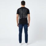 ⁦טי-שרט שחור עם עיצוב מודפס בגב של ICON PARIS⁩ – תמונה ⁦3⁩