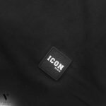 ⁦טי-שרט שחור עם עיצוב מודפס בגב של ICON PARIS⁩ – תמונה ⁦5⁩