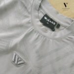 ⁦טי שירט אפור עיצוב מודפס של WJEANS⁩ – תמונה ⁦5⁩