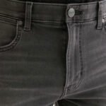 ⁦גינס קלאסי עם גומי במוֹתֶן Wrangler Greensboro  Raven Ash⁩ – תמונה ⁦4⁩