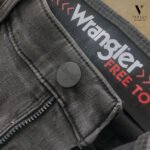 ⁦גינס קלאסי עם גומי במוֹתֶן Wrangler Greensboro  Raven Ash⁩ – תמונה ⁦5⁩